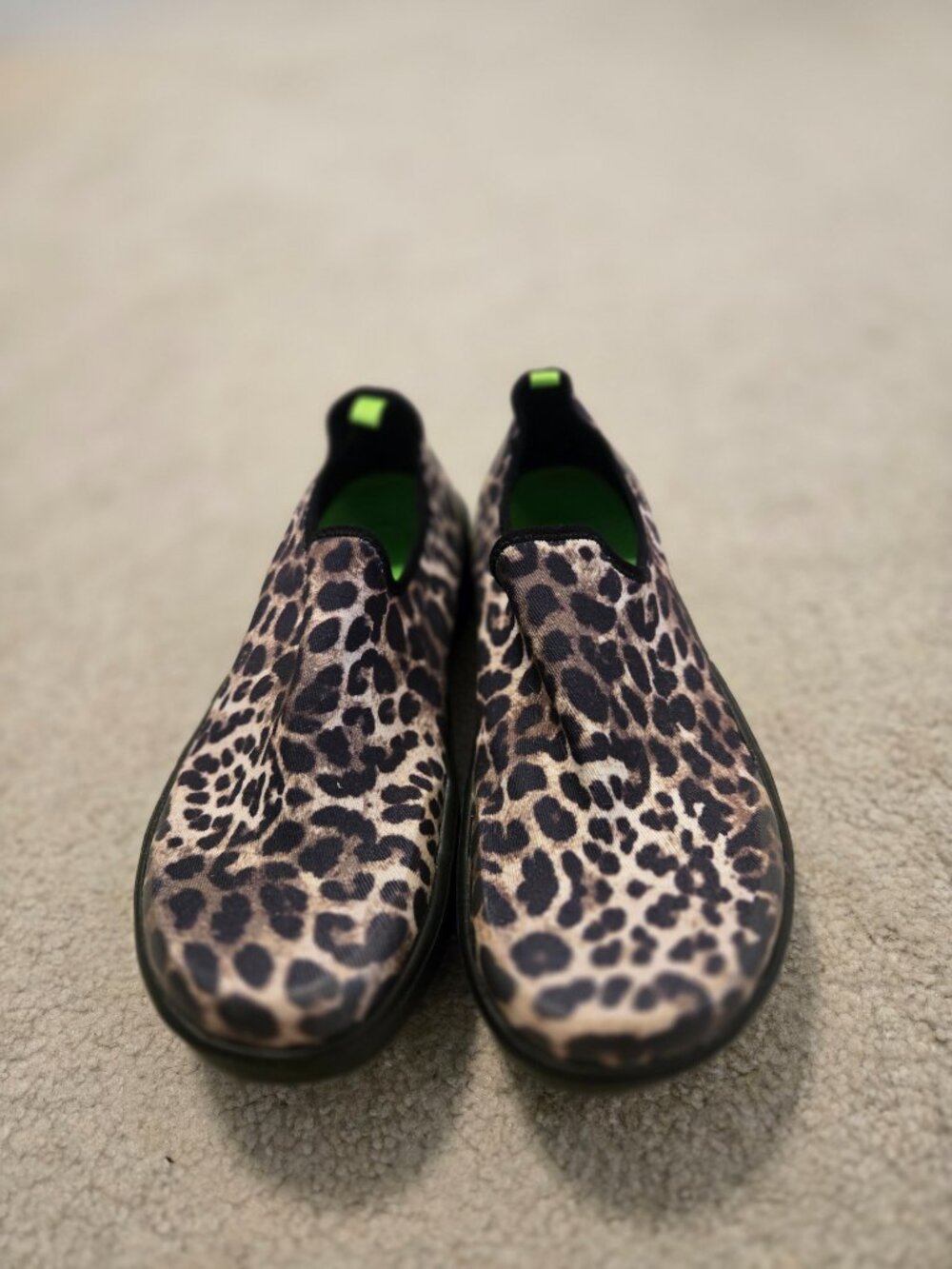 Oofos slip on shoes - Picture 2 of 3